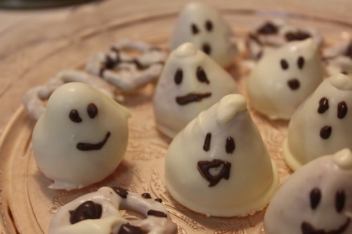 Chocolate Covered Strawberry Ghosts for Halloween