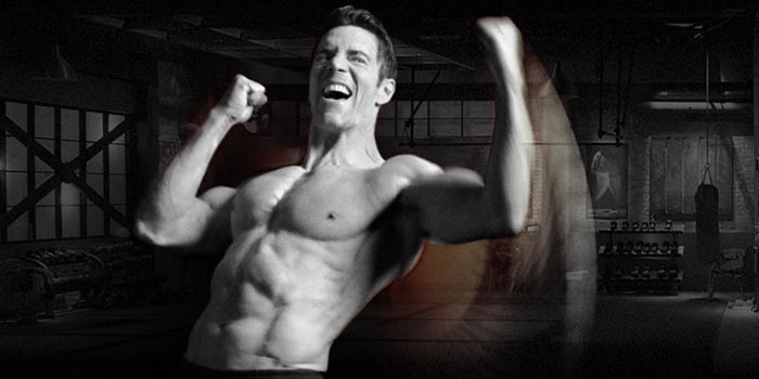 p90x3 tony horton flexing his biceps