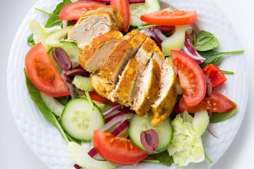 chicken breast and fresh vegetables