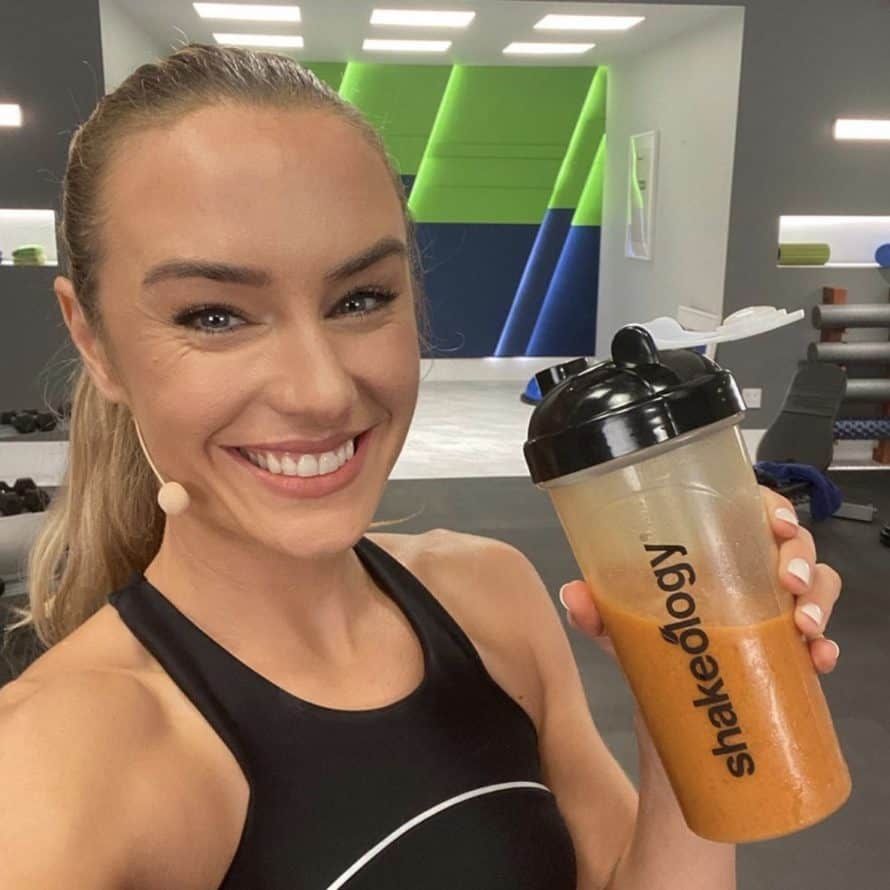 megan davies with shakeology in her hand