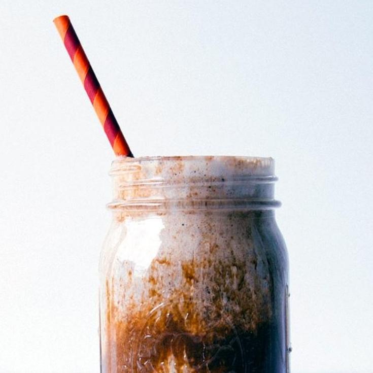 21 day fix Iced Cinnamon Almond Milk Macchiato in a mason jar with a striped straw