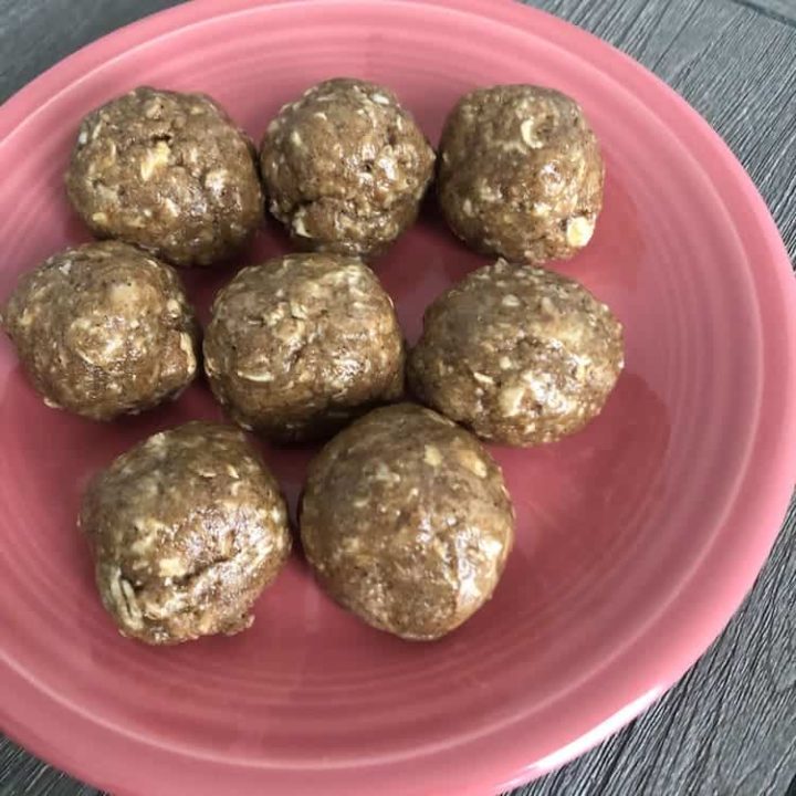 Protein Balls {4 Ingredients Only} - FeelGoodFoodie