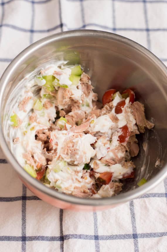 Easy & Healthy Tuna Salad with Greek Yogurt (No Mayo)
