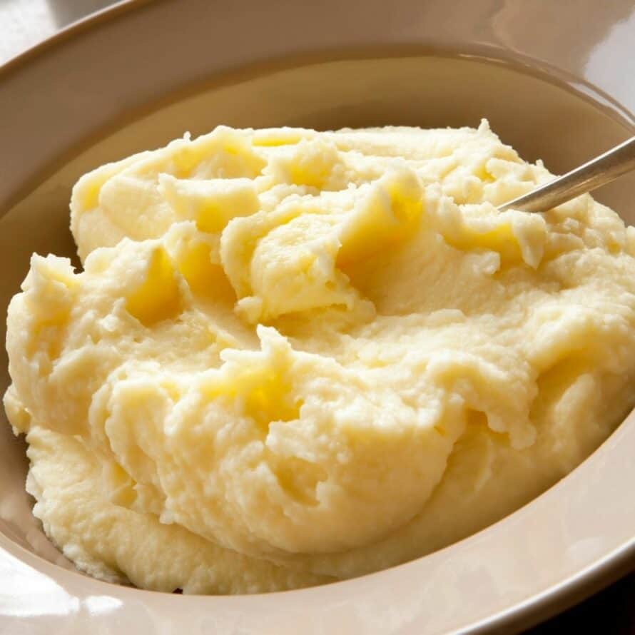 bowl of mashed potatoes