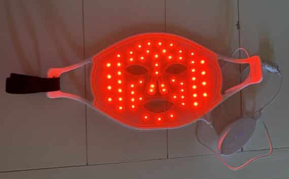 currentbody skin face mask turned on