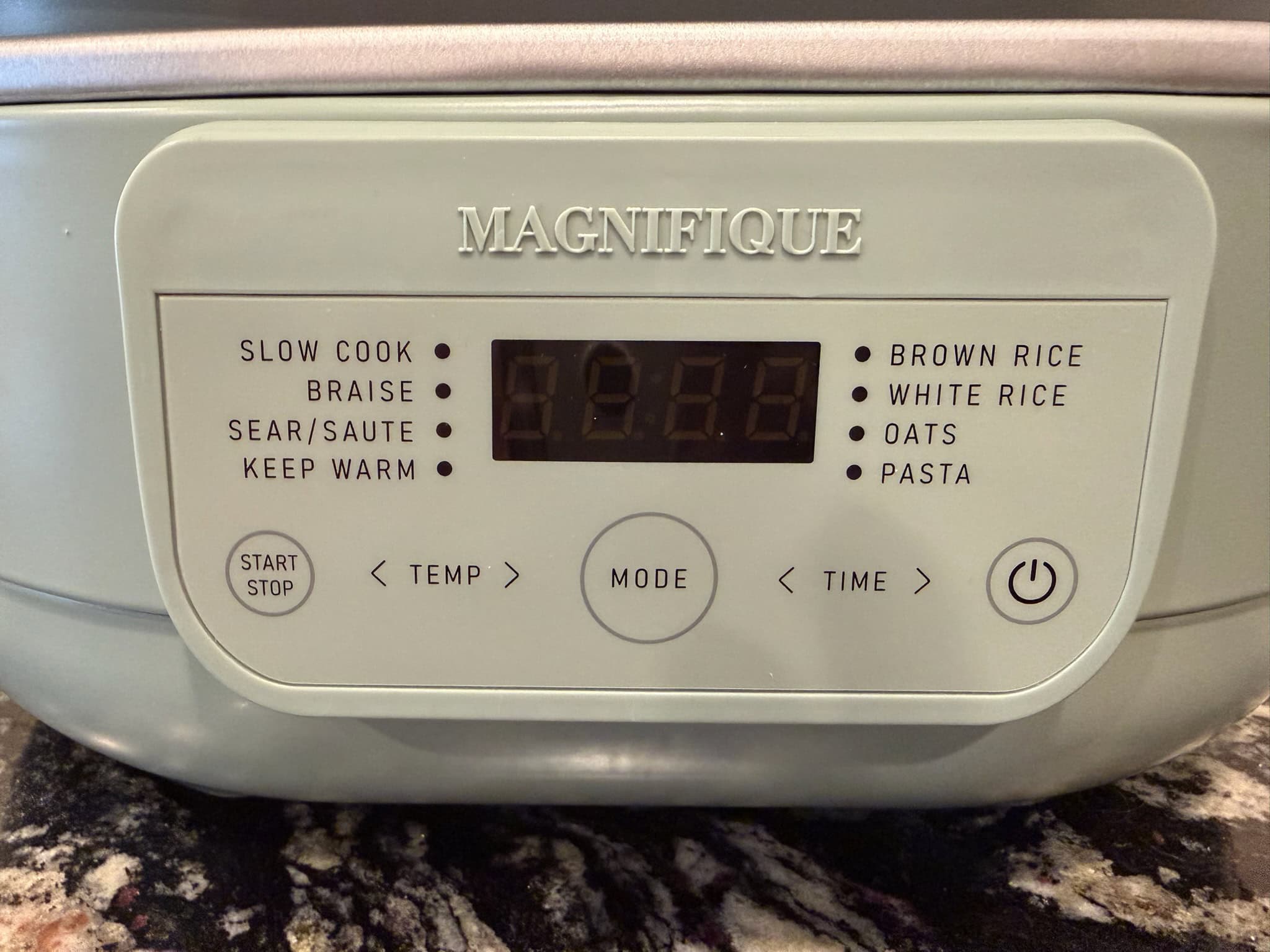 close up of Magnifique Claypot Multicooker